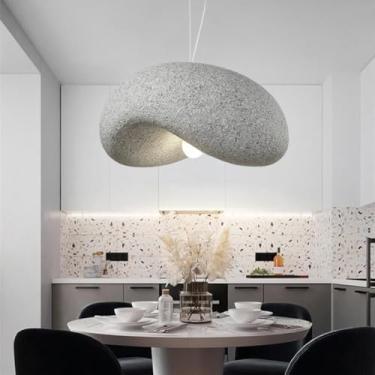 Imagem de Luminária pendente moderna E27 Wabi-sabi cinza em polietileno. Luminária pendente moderna para mesa de jantar. Cúpula em imitação de pedra. Ajustável. Decoração para sala de estar. Ideal par