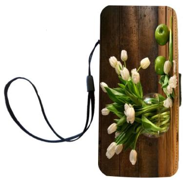Imagem de Rikki Knight Tulipas brancas em vaso de vidro em madeira rústica com maçãs verdes, capa carteira flip para iPhone 5/5s Tulipas em vidro