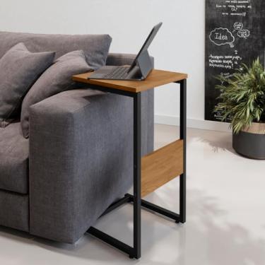 Imagem de Mesa Lateral Art com design moderno e minimalista, estrutura metálica resistente e tampo em MDF. Ideal para compor salas, quartos ou escritórios com estilo e funcionalidade. (Canela/Preto)