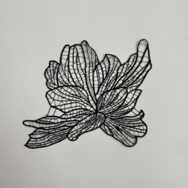 Imagem de Aplique de flores de renda 3D, remendos bordados florais brancos, 5 peças, decorações de artesanato de casamento DIY (preto-R9)