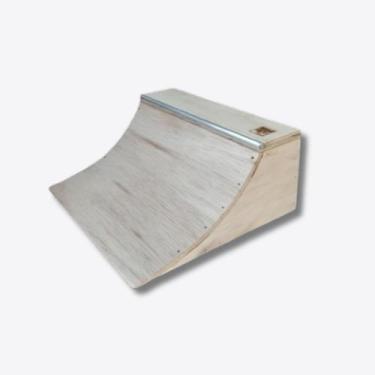 Imagem de Rampa modelo Quarter com coping em alumínio para skate de dedo obstácu