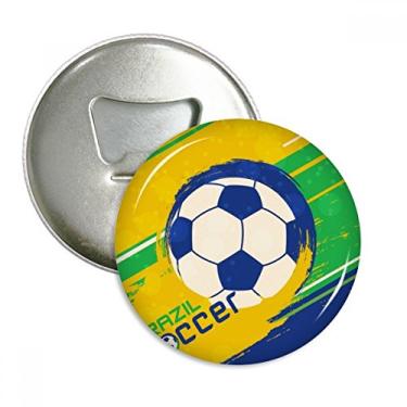 Imagem de Abridor de garrafas com ímã de geladeira e emblema multifuncional de futebol brasileiro