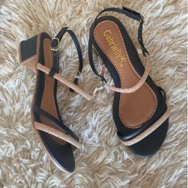 Imagem de Sandália preta com dourada