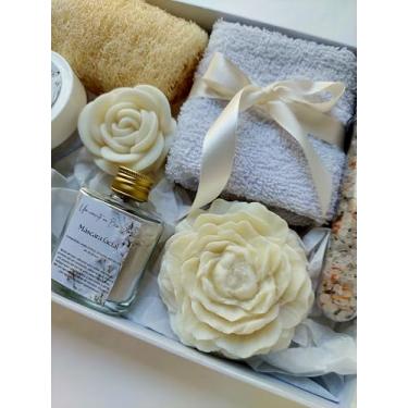 Imagem de Caixa Presente Feminino Chá Branco - Presente para mãe, filha, madrinha, aniversário, maternidade, amigo secreto, natal, amiga, vó, celebrações, kit Spa e autocuidado