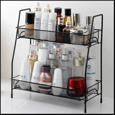 Imagem de Cesta de metal para armazenamento de objetos, possui duas prateleiras, pratica, organizado