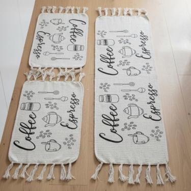 Imagem de Kit Passadeira Cozinha 3 Peças Tapete Geométrico Antiderrapante Tecido Absorvente Decoração Casa (COFFEE CRUA)