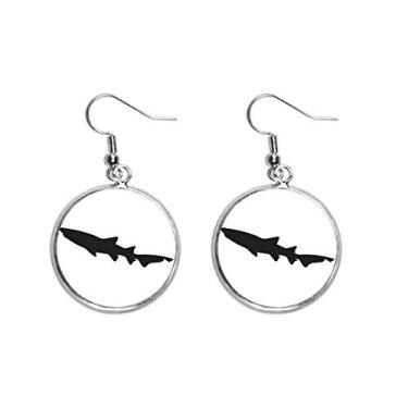 Imagem de Brinco de prata com silhueta de peixe de tubarão preto, joia feminina
