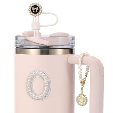 Imagem de 3 peças Stanley Cup Accessories - Capa de canudo para copo de 30 e 1,134 g, topo de palha de 10 mm, corrente de pingentes iniciais de silicone para decoração de alça e adesivo de letras - O