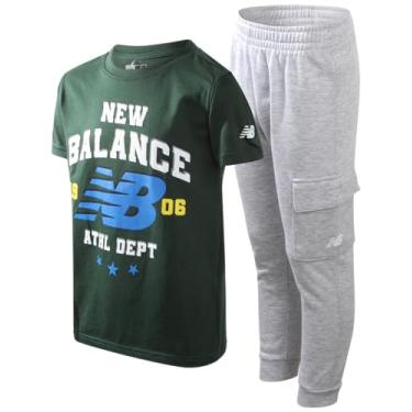 Imagem de New Balance Conjunto de 2 peças de moletom e camiseta de desempenho de manga comprida para meninos Active Jogger (8-20), Verde, 10