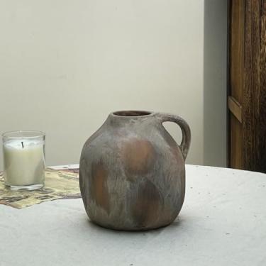 Imagem de GDSZJLJ Vaso rústico de cerâmica com alça, vaso de fazenda vintage marrom, cerâmica rústica decorativa para cozinha, entrada, decoração de casa de fazenda, centros de mesa - 14 cm