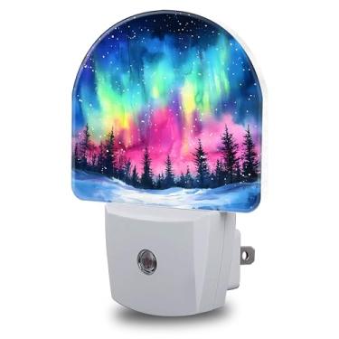 Imagem de FOISIIAEA Luz Noturna, Aurora Boreal No Céu Da Floresta De Inverno, Conecte Na Parede, Sensor Anoitecer Ao Amanhecer, Noturna Redonda Para Mulheres E Homens, Lâmpada Led 0,5 W Com Eficiência Energét