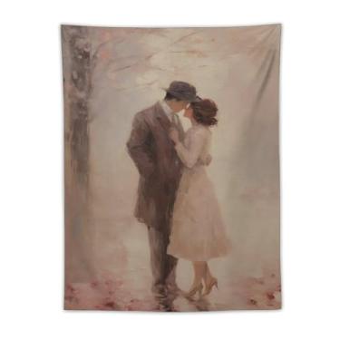 Imagem de Tapeçaria vintage de outono enevoado chapéu fedora vestido leve cena abraço romântico estilo pintura a óleo suave decoração de parede nostálgico decoração de casa para quarto sala de estar