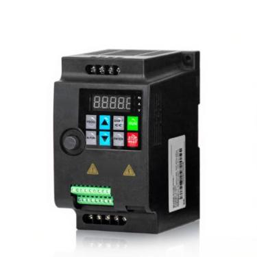 Imagem de Inversor de Vetor 1 Fase AC220V VFD Conversor Frequência Variável para Controle Estépico Configuração Inteligente Parâmetros Alto Torque em Baixa Execução Múltiplos Segmentos Regulação Automática Tens