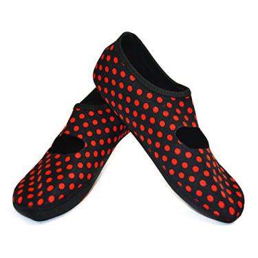 Imagem de NuFoot Mary Janes sapatos femininos, sapatilhas dobráveis e flexíveis, meias de chinelo, chinelos de viagem e sapatos de exercícios, sapatos de dança, meias de ioga, sapatos de casa, chinelos para ambientes internos, bolinhas pretas/vermelhas, pequeno