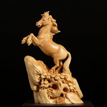 Imagem de FENNYYAR Estátua de cavalo esculpida em madeira de buxo, escultura animal, 15 cm, ornamento de decoração de mesa de escritório