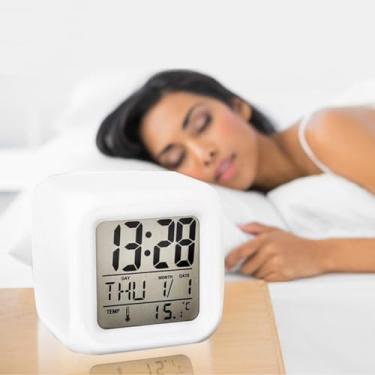 Imagem de Relógio Cubo Digital LED Colorido com Alarme, Termômetro e Luz Noturna – Despertador de Cabeceira Infantil e Adulto, Formato 12 ou 24h, Toca 8 Músicas Diferentes – Bivolt a Pilha