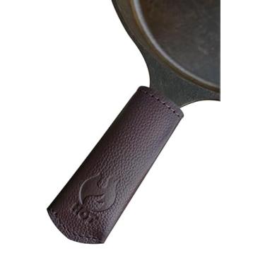 Imagem de I.N Premium Capa De Couro Para Alça Frigideira Ferro Fundido (Padrão 4,5) Suporte Grosso Resistente Ao Calor Frigideiras E Panelas (Feito À Mão)
