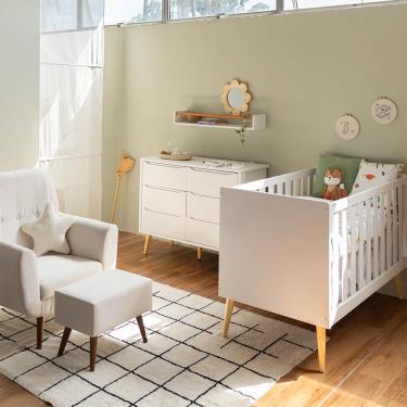 Imagem de Kit Quarto Theo com Pés Retrô Natural - Berço + Cômoda 6 Gavetas + Poltrona de Amamentação Lola com Puff - Branco