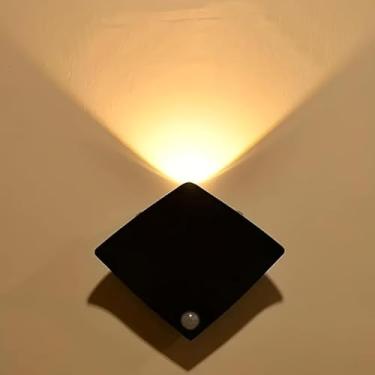 Imagem de Sensor de luz noturna com base magnética, luz noturna LED 3000K sem fio para armário, escadas, quarto - luz de parede e armário ativada por movimento automático (luz quente/preta)