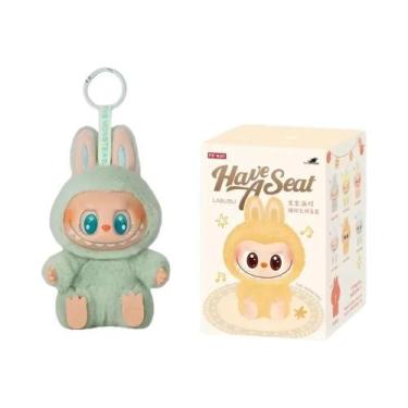 Imagem de Labubu Sentado Pelúcia Vinil Caixa Surpresa Macaron Alta Qualidade Bon
