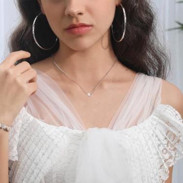 Imagem de Colar masculino com inicial de aço inoxidável e pingente de letra cubo, One Size, Aço inoxidável, Sem Pedra Preciosa