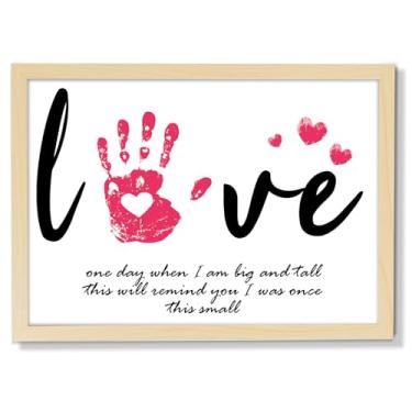 Imagem de QOUBAI Christmas Love Handprint Art Craft DIY Kit Presentes de Dia dos Namorados de Filha ou Filho Adultos Xmas Love Handprint Lembrança com Moldura de Madeira para Mamãe Avó Aniversário Atividades de