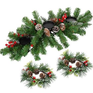 Imagem de Vinsot A peça central de mesa de Natal artificial grande inclui 1 candelabro triplo com cones de pinheiro de frutas vermelhas e base de roubo, 2 guirlandas de anel de vela de Natal para decorações de