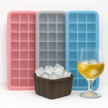 Imagem de kit 3 Forma de Gelo de Silicone Para Diversos Usos com Tampa 24 cubos cada bpa free - CORES SORTIDAS