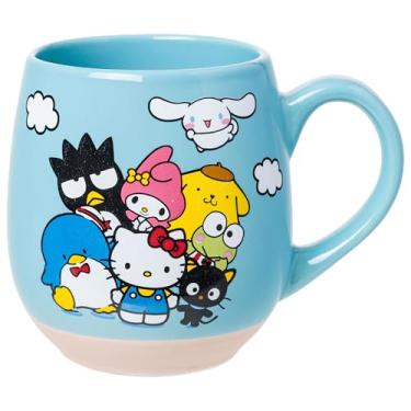 Imagem de Silver Buffalo Caneca de cerâmica Sanrio Hello Kitty and Friends Rainbow Clouds Group Classic 473 ml com base de argila