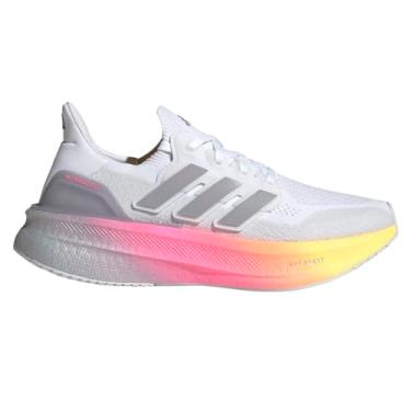 Imagem de adidas Tênis feminino Ultraboost 5, Branco/cinza glória/rosa lúcido, 9.5
