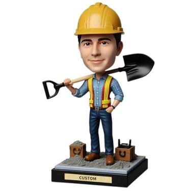 Imagem de Trabalhador empunhando pá em chapéu duro personalizado para profissionais de construção, pais, namorados, renovador, construtor, decoração para home office, homenagem à dedicação do trabalho manual