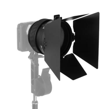 Imagem de Amaran Mini Fresnel, lente de Fresnel de montagem Bowens ultracompacta para Amaran Ray 60c e 120c, feixe ajustável de 15° a 30°, aumento de saída de 6 ×, inclui mini portas de celeiro de 4 folhas