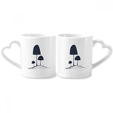 Imagem de Lindo conjunto de canecas de porcelana para casal, ilustração de cogumelo, desenho animado, coração
