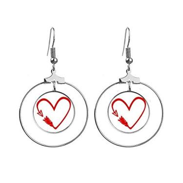 Imagem de Brincos de argola com ilustração de coração e flecha com design vermelho