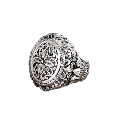 Imagem de Anel de dedo masculino / feminino retrô prateado com design oco para festa hiphop, 8, Metal, Sem pedra preciosa