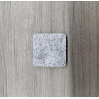 Imagem de Almofadas de feltro 32 peças, almofadas de móveis de feltro para proteger pisos de madeira, design autoadesivo, proteção contra cortes, amassados e arranhões, cinza quadrado de 2,8 cm