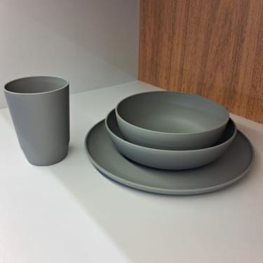 Imagem de Kit 4 Peças de Utensílios de Mesa – Prato Raso, Fundo, Bowl e Copo, Ideal para Dia a Dia e Refeições Domésticas (CINZA INDUSTRIAL)