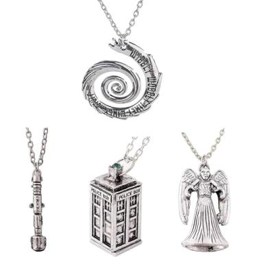 Imagem de Doctor Who Pacote com 4 colares diferentes Wobbly Timey Wimey pingente 11º Doctor chave de fenda sônica acabamento em estanho colar pingente inspirado em corrente de caixa policial 3D