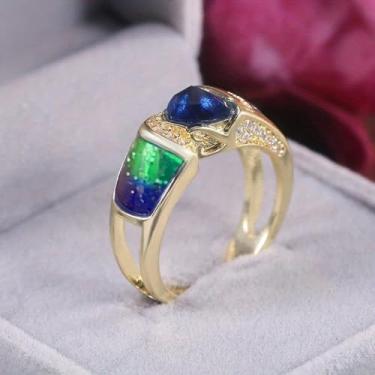 Imagem de Anel de declaração vintage elegante de zircônia cúbica banhado a ouro com corte triangular, acessório personalizado ideal para uso diário feminino, casual, festa, feriado, aniversário, joia de amor