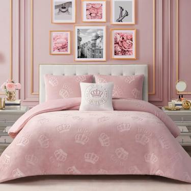 Imagem de Juicy Couture Conjunto de edredom de pelúcia reversível em relevo, 3 peças, solteiro/solteiro, GG com almofada decorativa, rosa claro