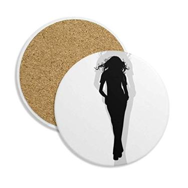 Imagem de Caneca de porta-copos feminina linda e quente com contorno de caminhada e proteção de mesa Pedra absorvente