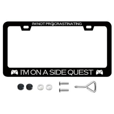 Imagem de Molduras engraçadas para placa de licença I'm Not Procrastinating I'm on a Side Quest Moldura de placa de licença com parafusos Suporte para placa de carro 6,3 x 31,2 cm para decoração de carro para