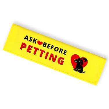 Imagem de In Training Please Ignore Pet Leash Manga, Envoltório amarelo engraçado para cães, presentes de aniversário para donos de cães (pergunte antes de acariciar)