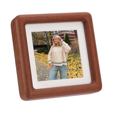 Imagem de FINGERINSPIRE Moldura quadrada de madeira, moldura de madeira teca, 10 x 10 cm, com tapete branco, canto arredondado, tela frontal, sela, suporte de parede marrom e moldura de mesa para decoração de