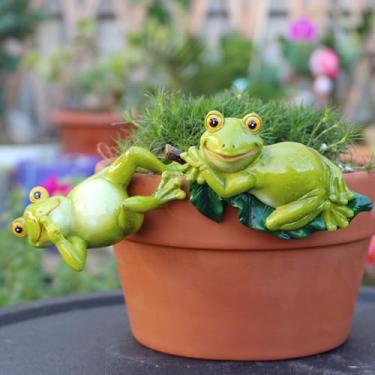 Imagem de SPNDOB Pacote com 2 vasos de flores para pendurar na borda do sapo e plantas, estatueta de sapo pequeno, sapo, sapo, sapo para casa, jardim, vasos de flores e aquários