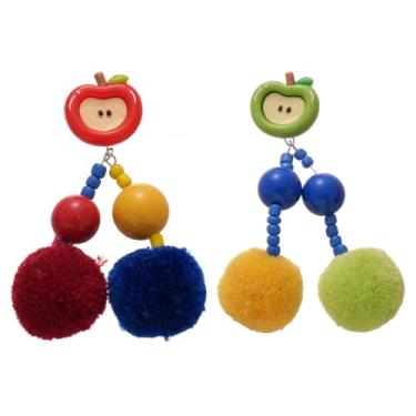 Imagem de Kokoma Lindos brincos de pompom de maçã para mulheres, pinos de prata esterlina, maçãs vermelhas e verdes, bolinhas coloridas com contas para o Natal