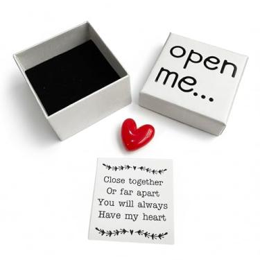 Imagem de Confettiville Presente I Love You para ele ou ela, lembrança em miniatura de coração vermelho em caixa de presente "Open Me", presente fofo de Dia dos Namorados e aniversário para namorado, namorada