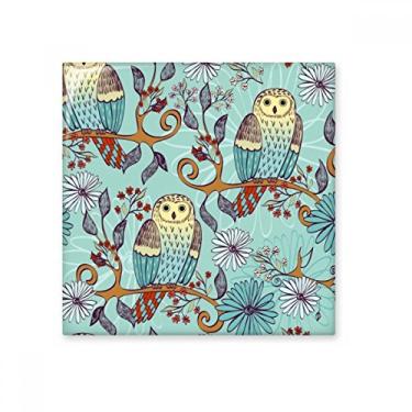 Imagem de Azulejo de cerâmica brilhante de flor azul protege coruja amante de animais de estimação