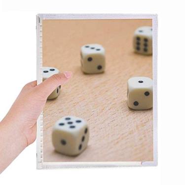 Imagem de Caderno de fotos de dados de jogos de madeira com folhas soltas e diário recarregável