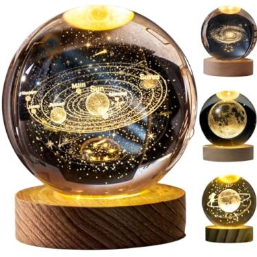 Imagem de Luminária Led de Mesa Bola de Cristal Vidro 3d Base Madeira Decoração Enfeite Leitura Presente (M - 6cm de diâmetro, Sistema Solar)